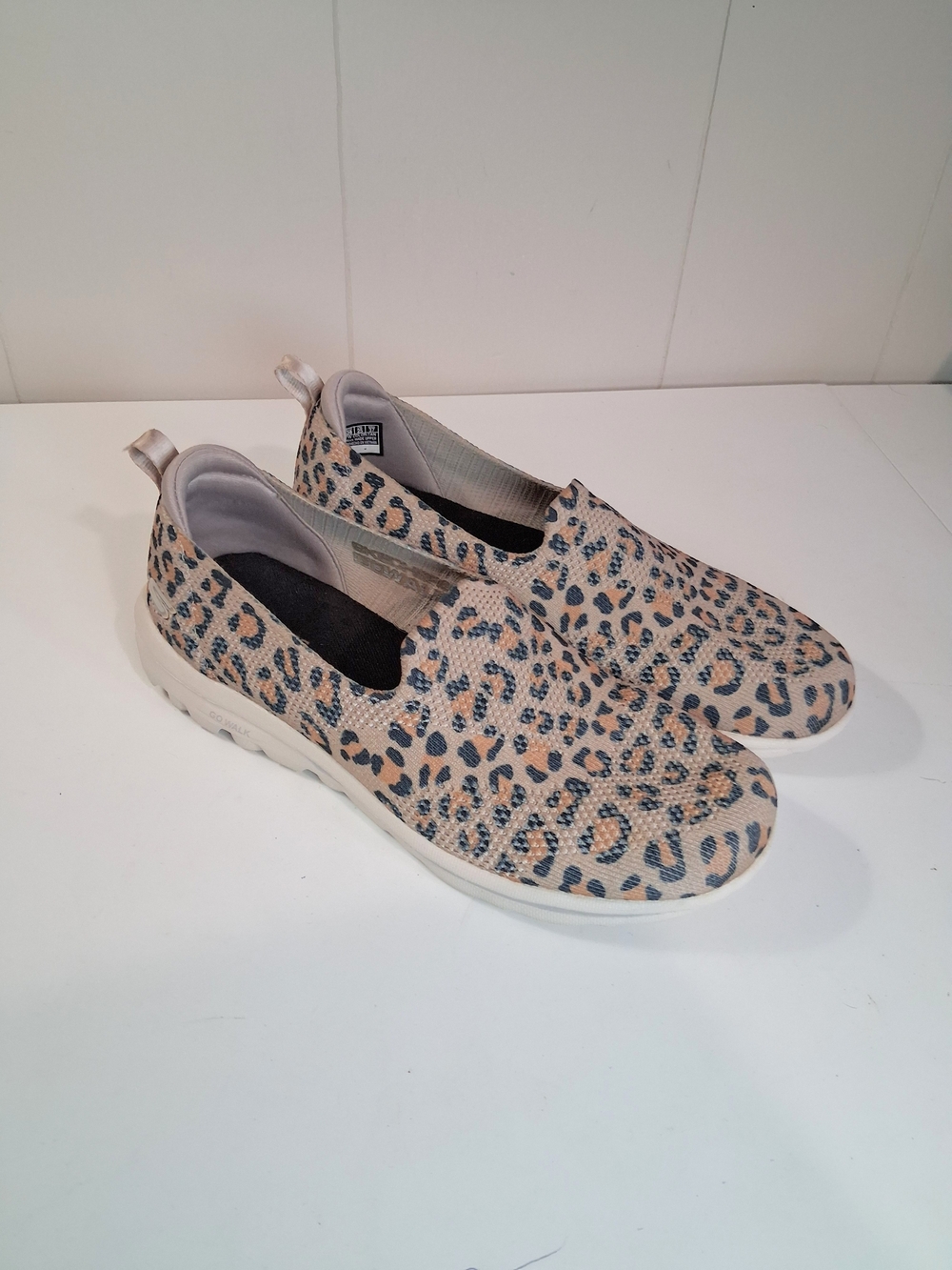 Skechers Go Walk Joy Mariah Shoes Slip On Leopard Print Women's 8 Comfy Chic